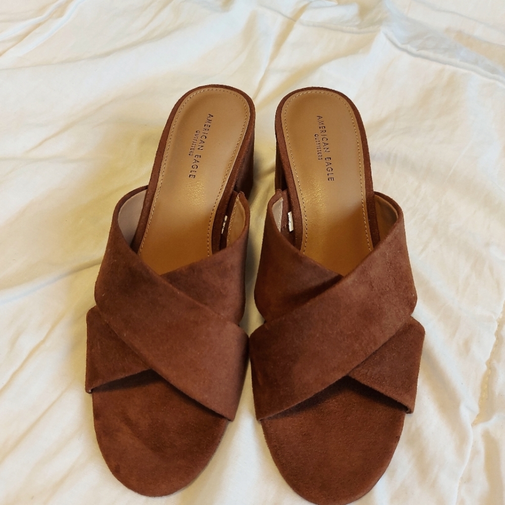 🌱 American Eagle Heeled Sandal